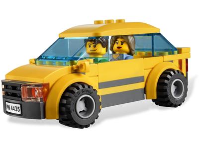 LEGO® Town 4435 Car and Caravan Building Kit
