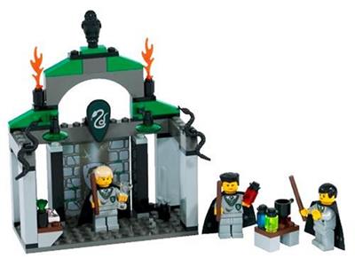 LEGO® Harry Potter 4735 Slytherin Building Kit