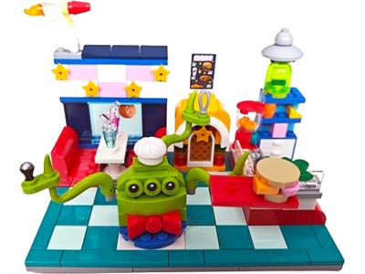 LEGO® Space 40687 - Alien Space Diner Preowned Building Kit