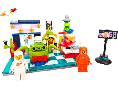 LEGO® Space 40687 - Alien Space Diner Preowned Building Kit