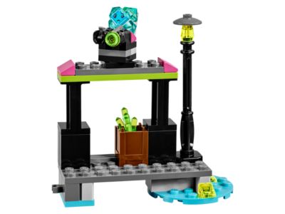 LEGO® DC Super Hero Girls 41238 - Lena Luthor Kryptomite Factory Preowned Building Kit