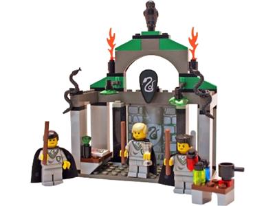 LEGO® Harry Potter 4735 Slytherin Building Kit
