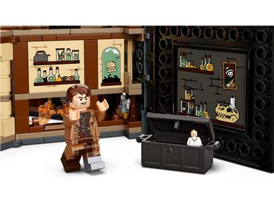 LEGO® Harry Potter 76397 - Hogwarts Moment Defence Against the Dark Arts Class Preowned Building Kit