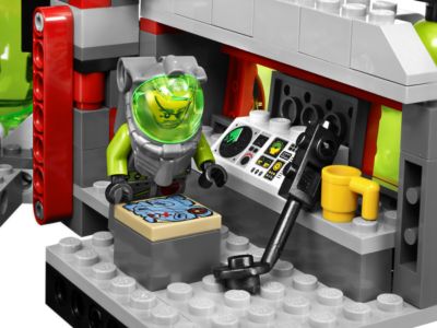 LEGO® Atlantis 8077 - Atlantis Exploration HQ Preowned Building Kit