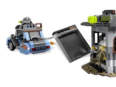 LEGO® Monster Fighters 9466 The Crazy Scientist & His Monster Building Kit