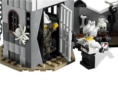 LEGO® Monster Fighters 9466 The Crazy Scientist & His Monster Building Kit