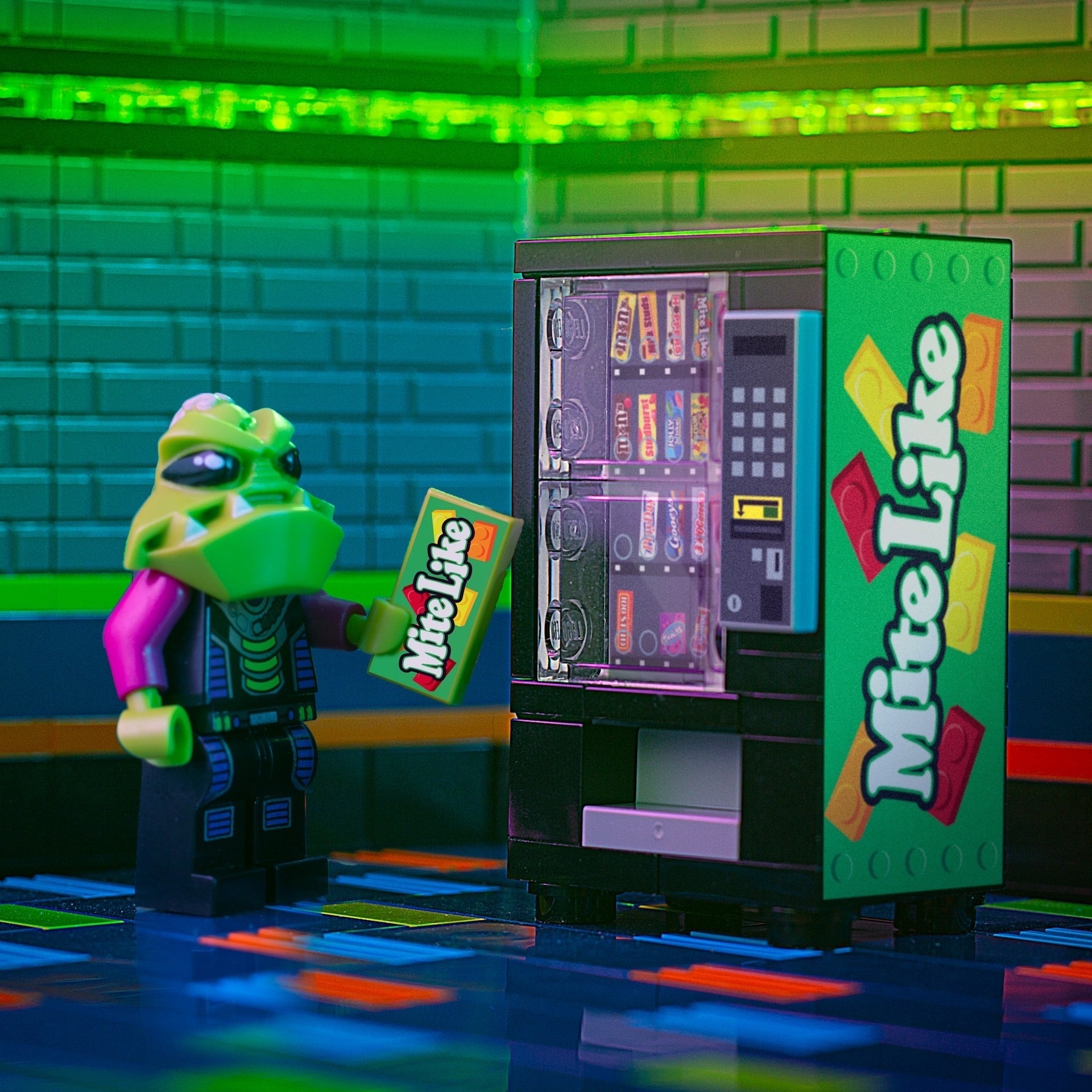 Brickshow Shop Mite Like - Candy Vending Machine made using LEGO parts - B3 Customs Building Kit