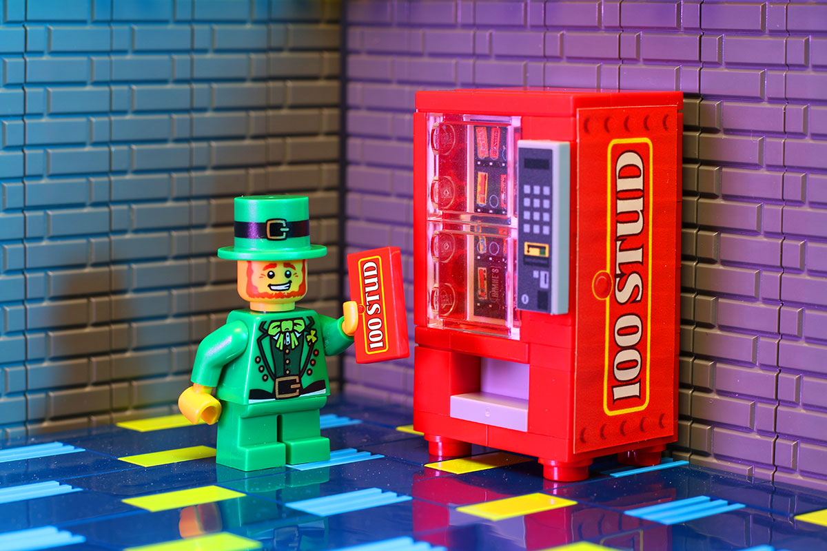 Brickshow Shop 100 Stud - B3 Customs® Candy Vending Machine Building Kit