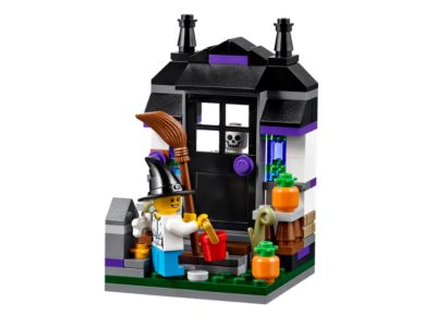 LEGO® Holiday & Event 40122 Trick or Treat Halloween Building Kit