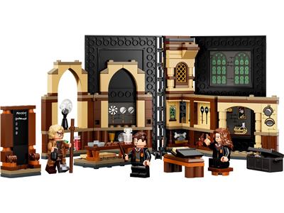 LEGO® Harry Potter 76397 - Hogwarts Moment Defence Against the Dark Arts Class Preowned Building Kit