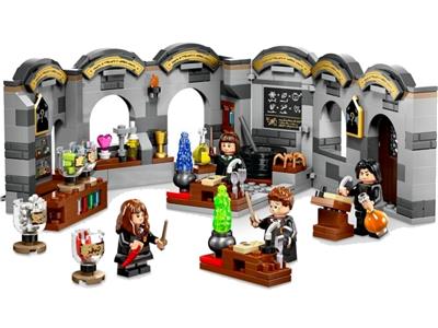 LEGO® Harry Potter 76431 Hogwarts Castle: Potions Class Building Kit