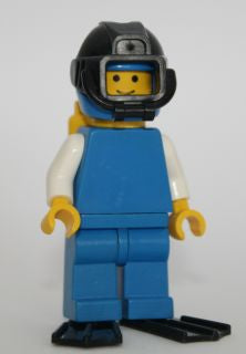 Preowned LEGO® Minifigure – Town pln100 Plain Blue Torso w/White Arms Blue Legs Blue Helmet