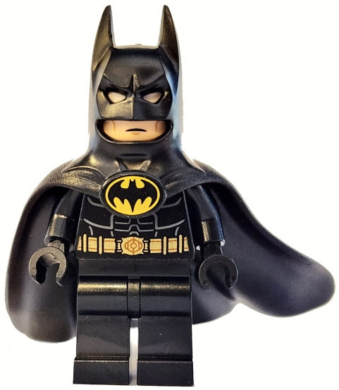 Preowned LEGO® Minifigure – Super Heroes sh0880 Batman One Piece Cowl and Cape w/Simple Bat