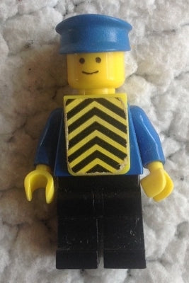 Preowned LEGO® Minifigure – Town twn448s Plain Blue Torso w/Blue Arms Black Legs Blue Hat Y