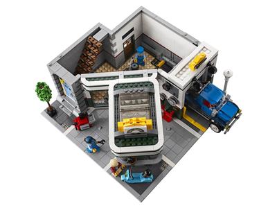 LEGO® Creator 10264 - Corner Garage Preowned Building Kit