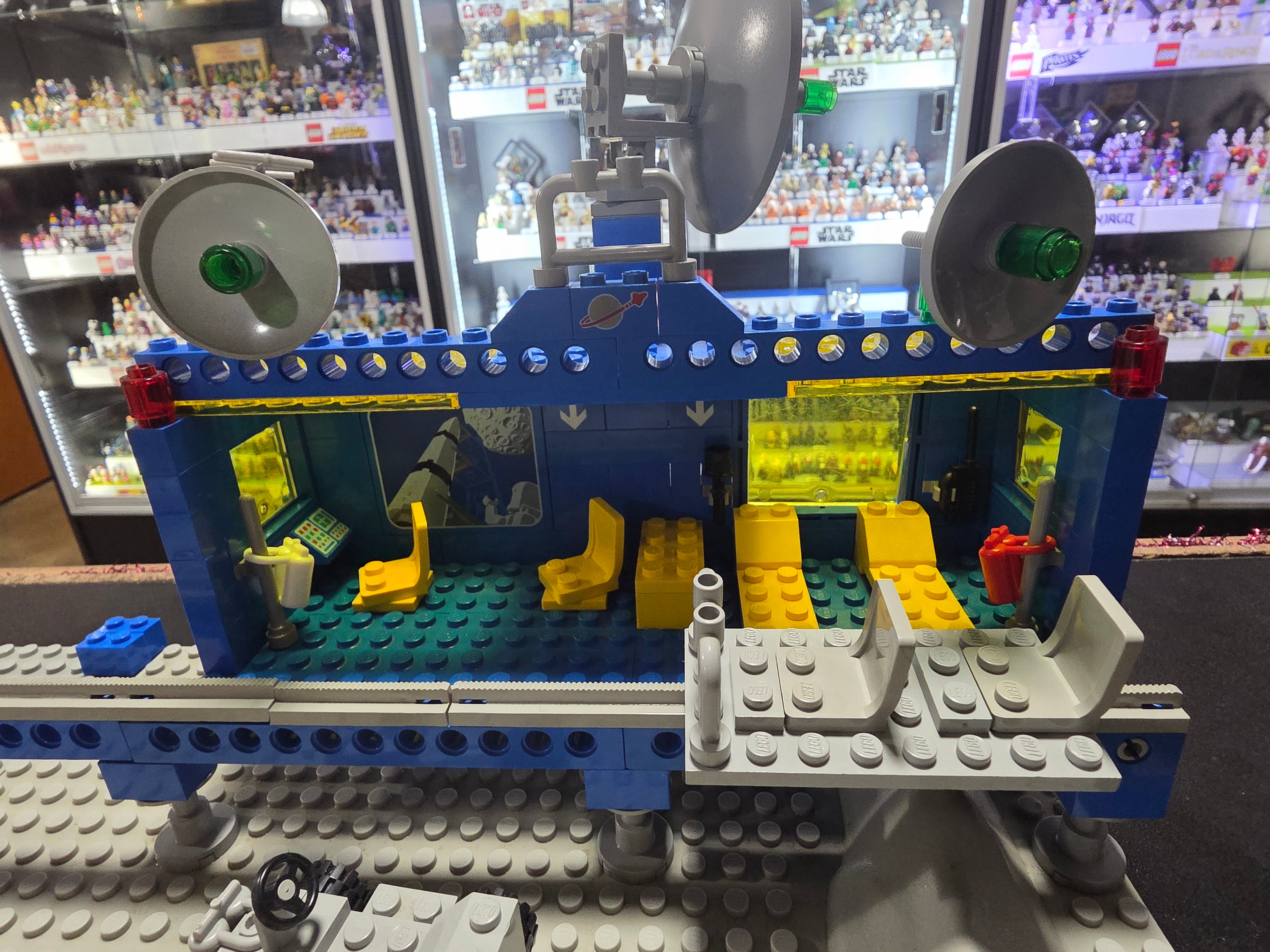 LEGO 6970-1 BETA-1 Command Base (BUV)