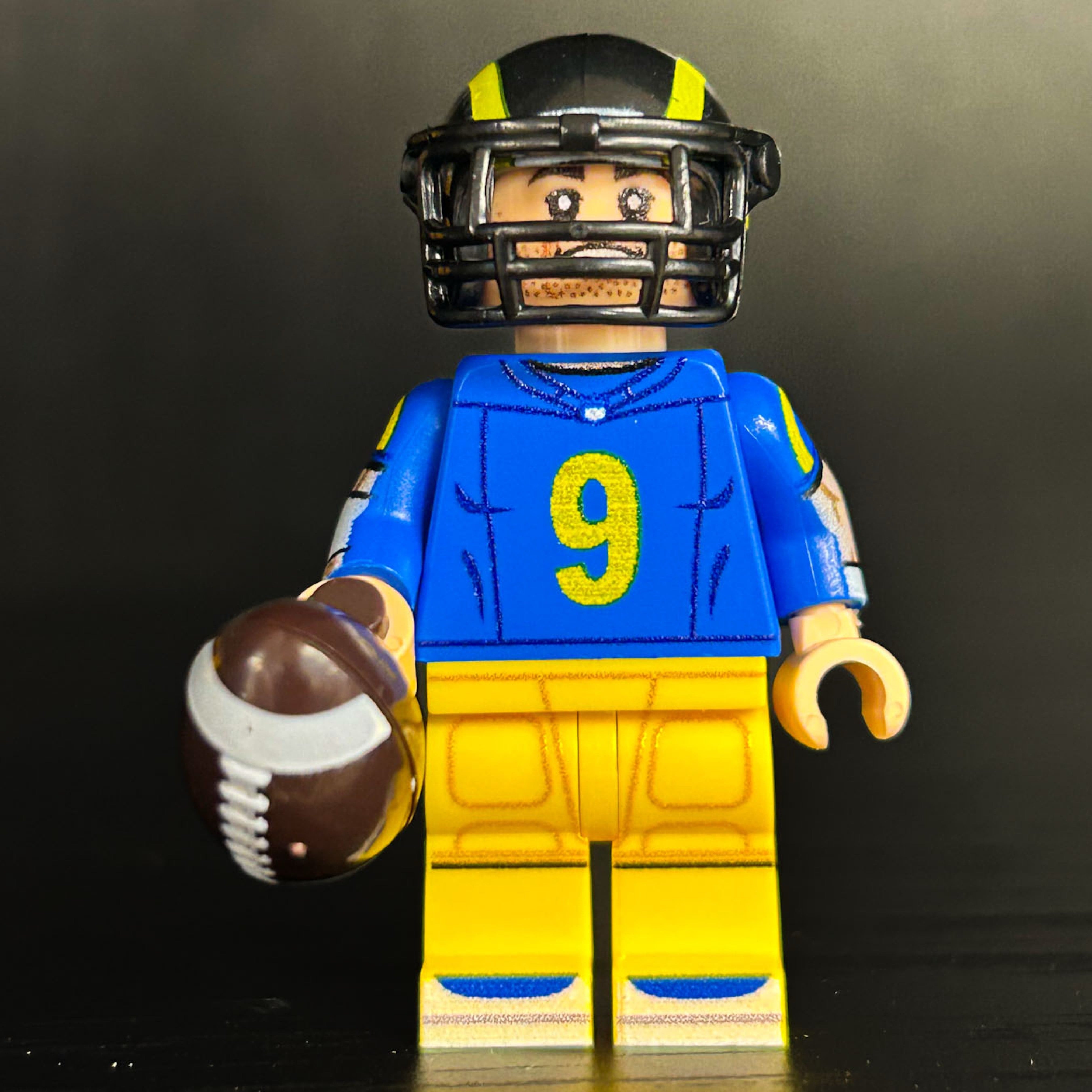 #9 QB LA Football Player Minifig