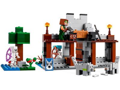 LEGO® Minecraft 21261 The Wolf Stronghold Building Kit