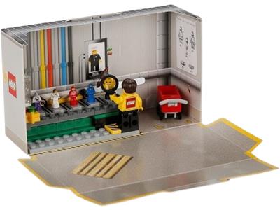LEGO® Brand 5005358 - Minifigure Factory Preowned Building Kit