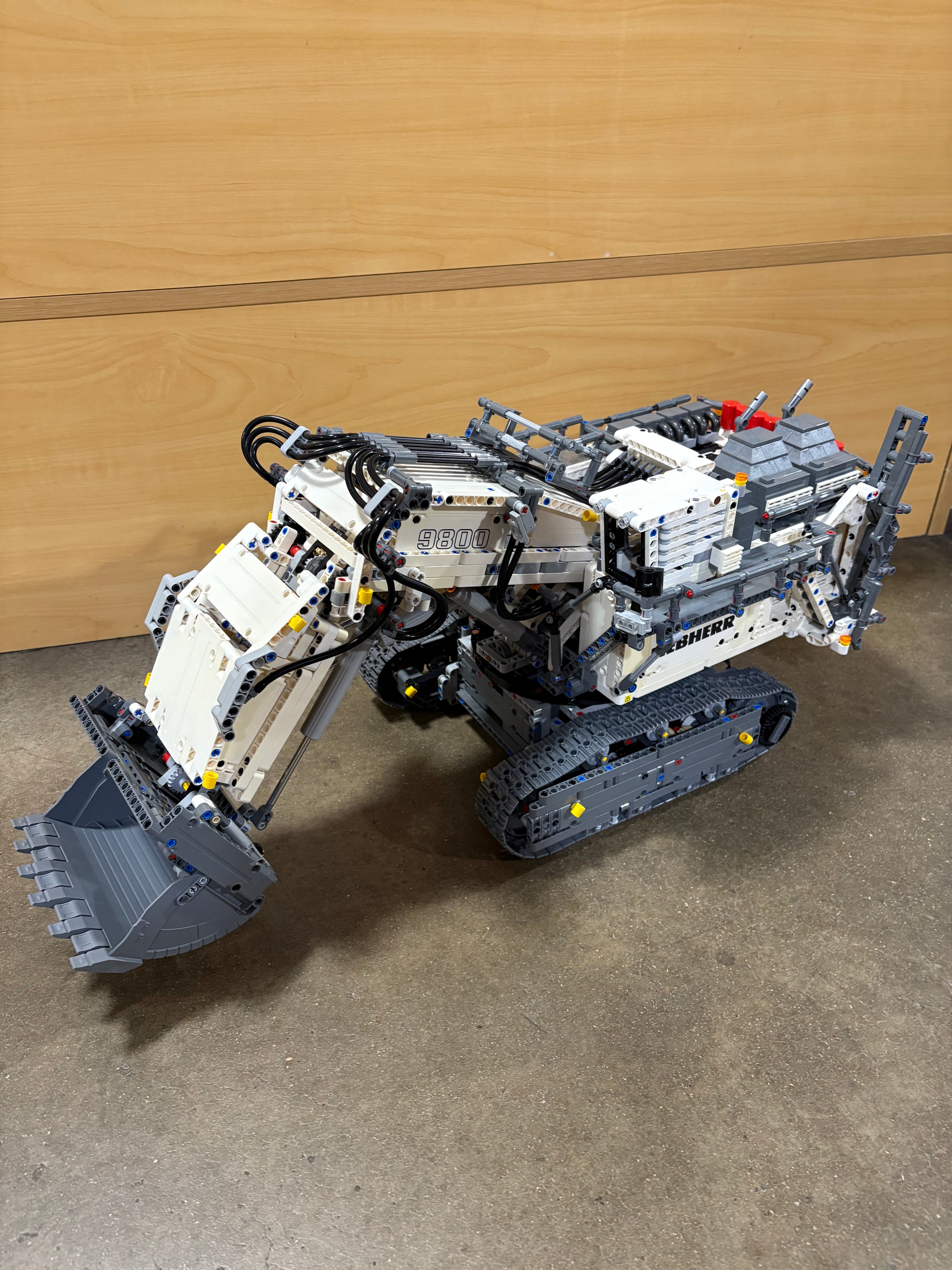 LEGO® Technic 42100-1 - Liebherr R 9800 BUV