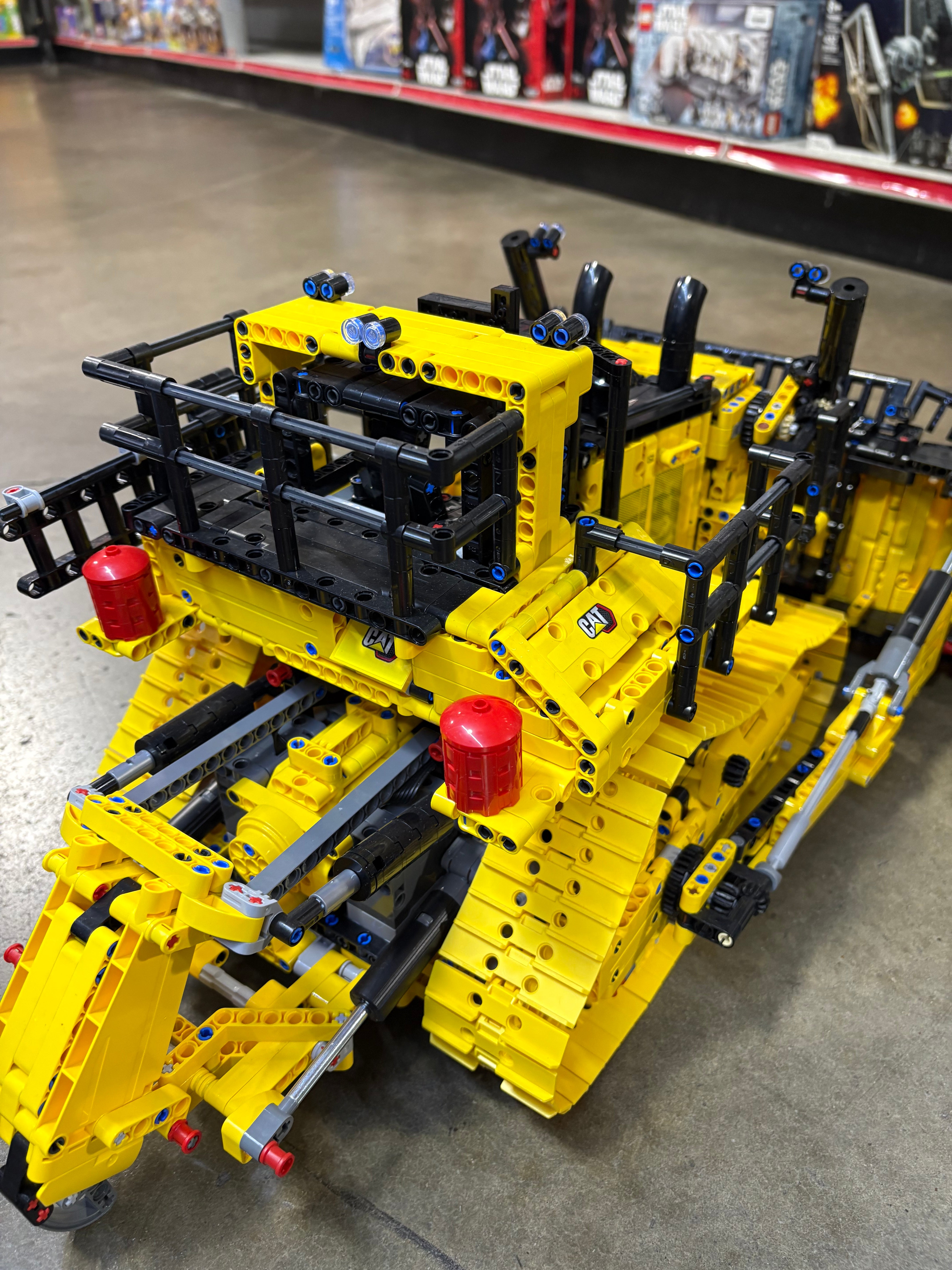 LEGO® Technic 42131-1 - Cat D11 Bulldozer (BUV)