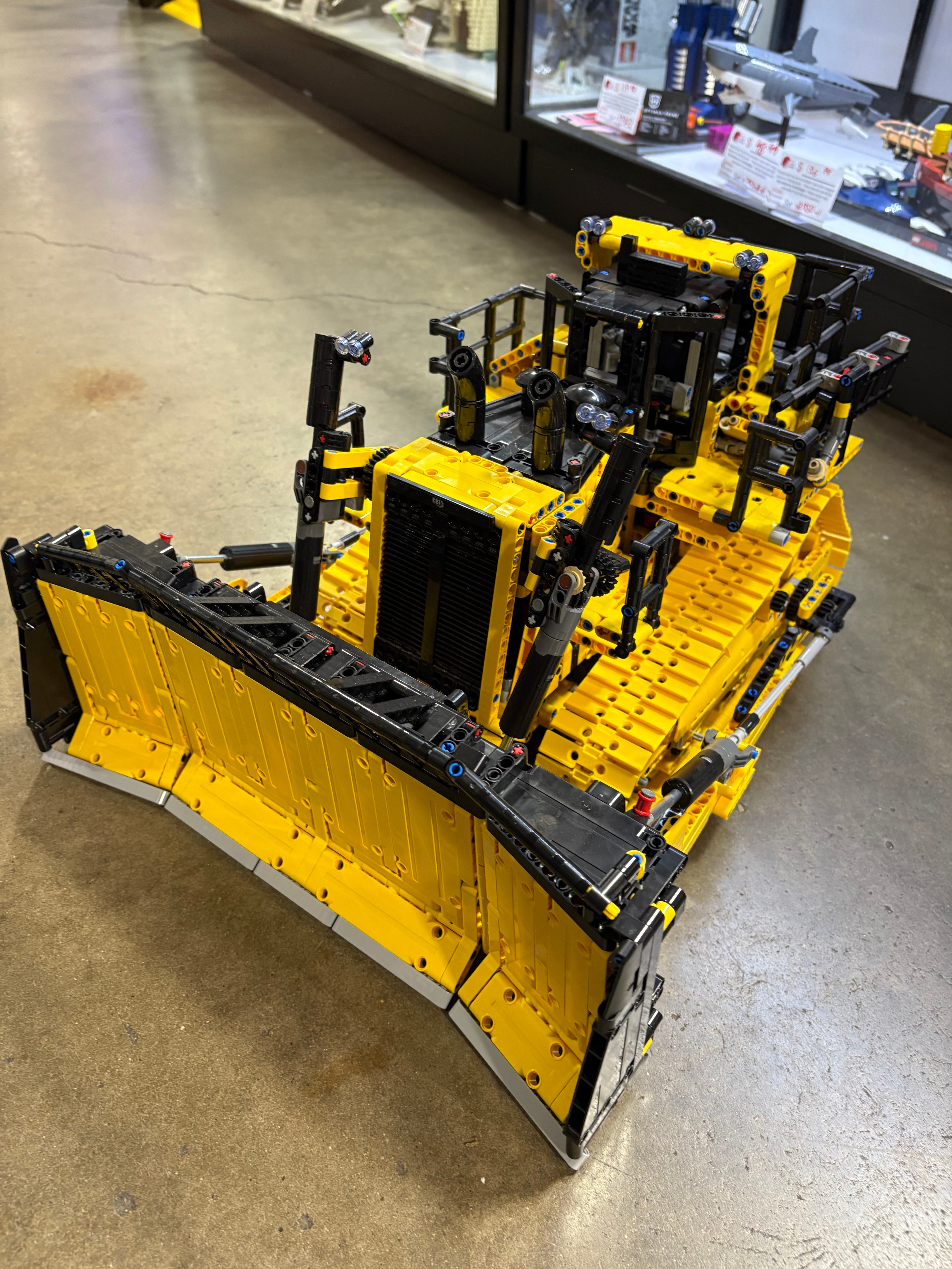 LEGO® Technic 42131-1 - Cat D11 Bulldozer (BUV)