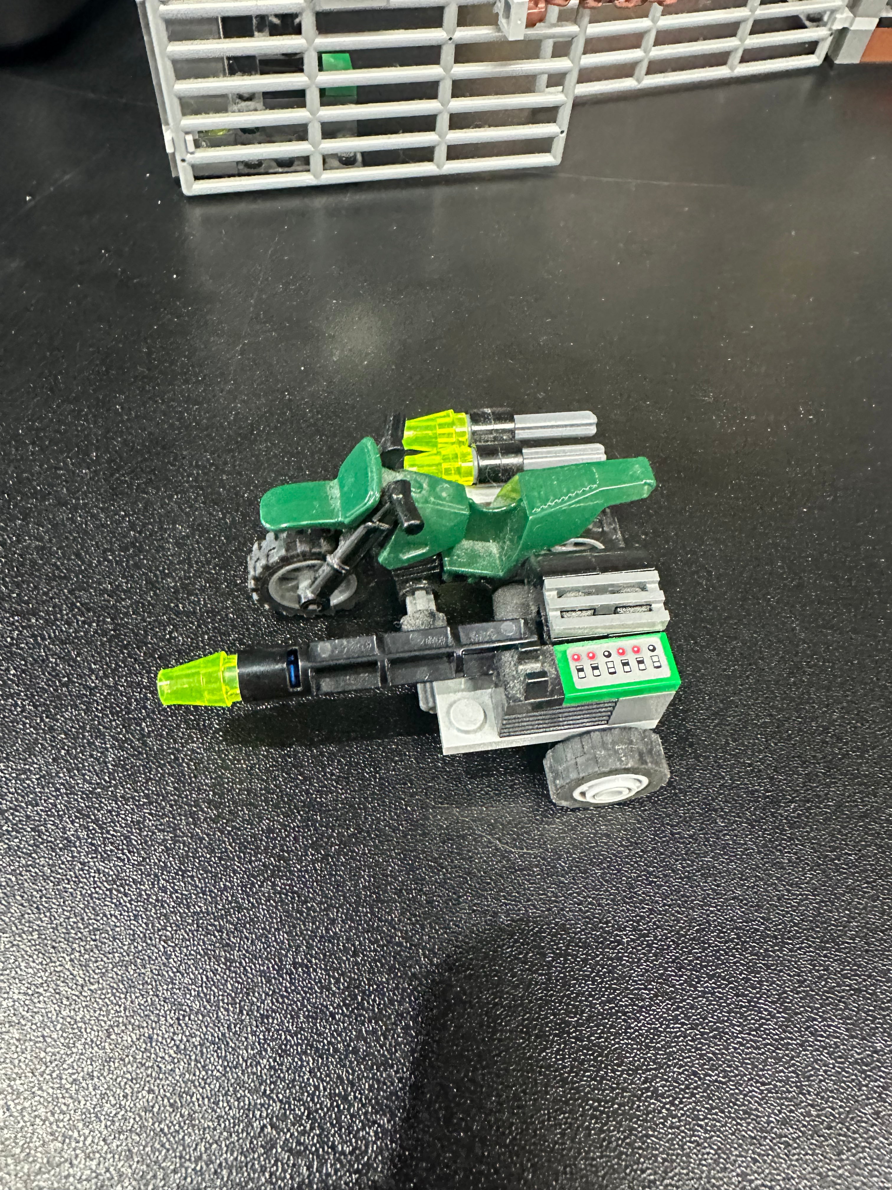 7787-1 LEGO BATMAN The Bat-Tank: The Riddler and Bane's Hideout BUV