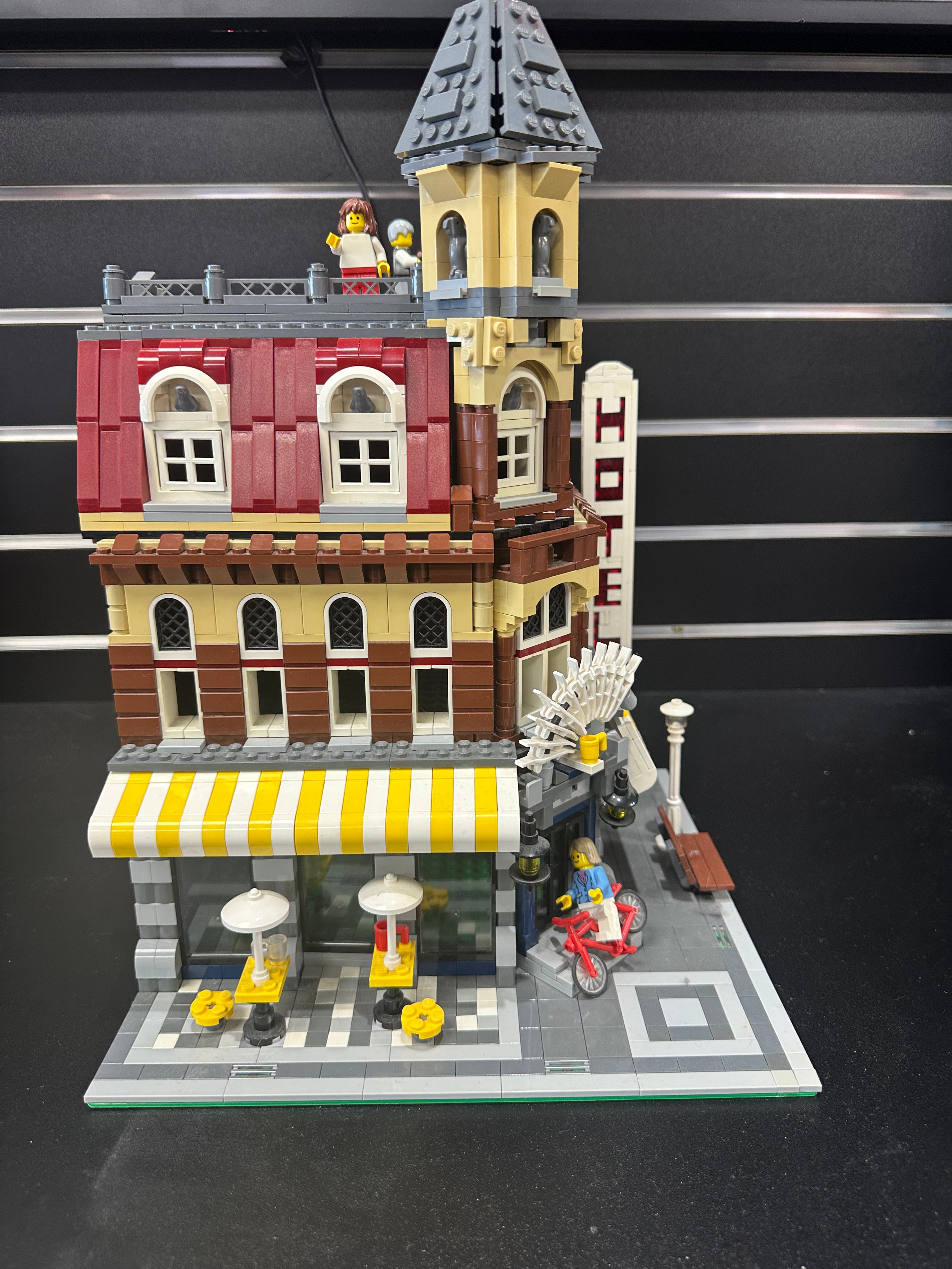 10182 LEGO Café Corner {Cafe} BUV