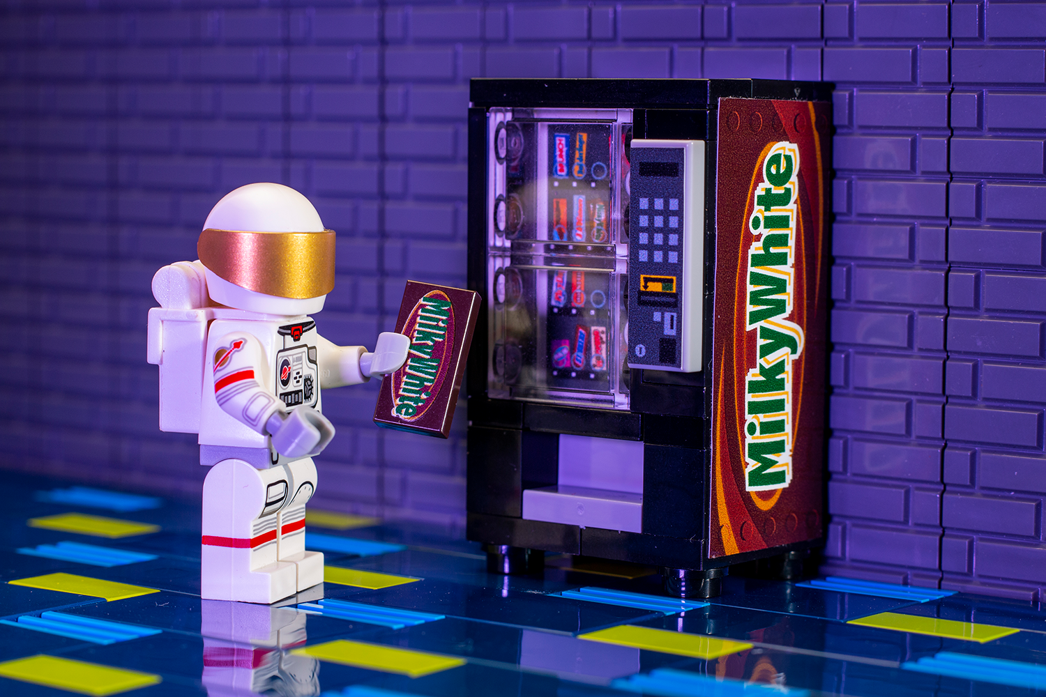 Brickshow Shop Milky White - B3 Customs® Candy Vending Machine Building Kit