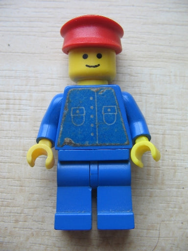 Preowned LEGO® Minifigure – Town but034s Shirt w/5 Buttons Blue Blue Legs Red Hat