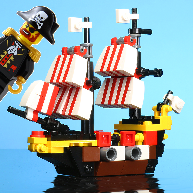 Custom Mini Black Seas Barracuda with Captain Brickbeard Minifigure
