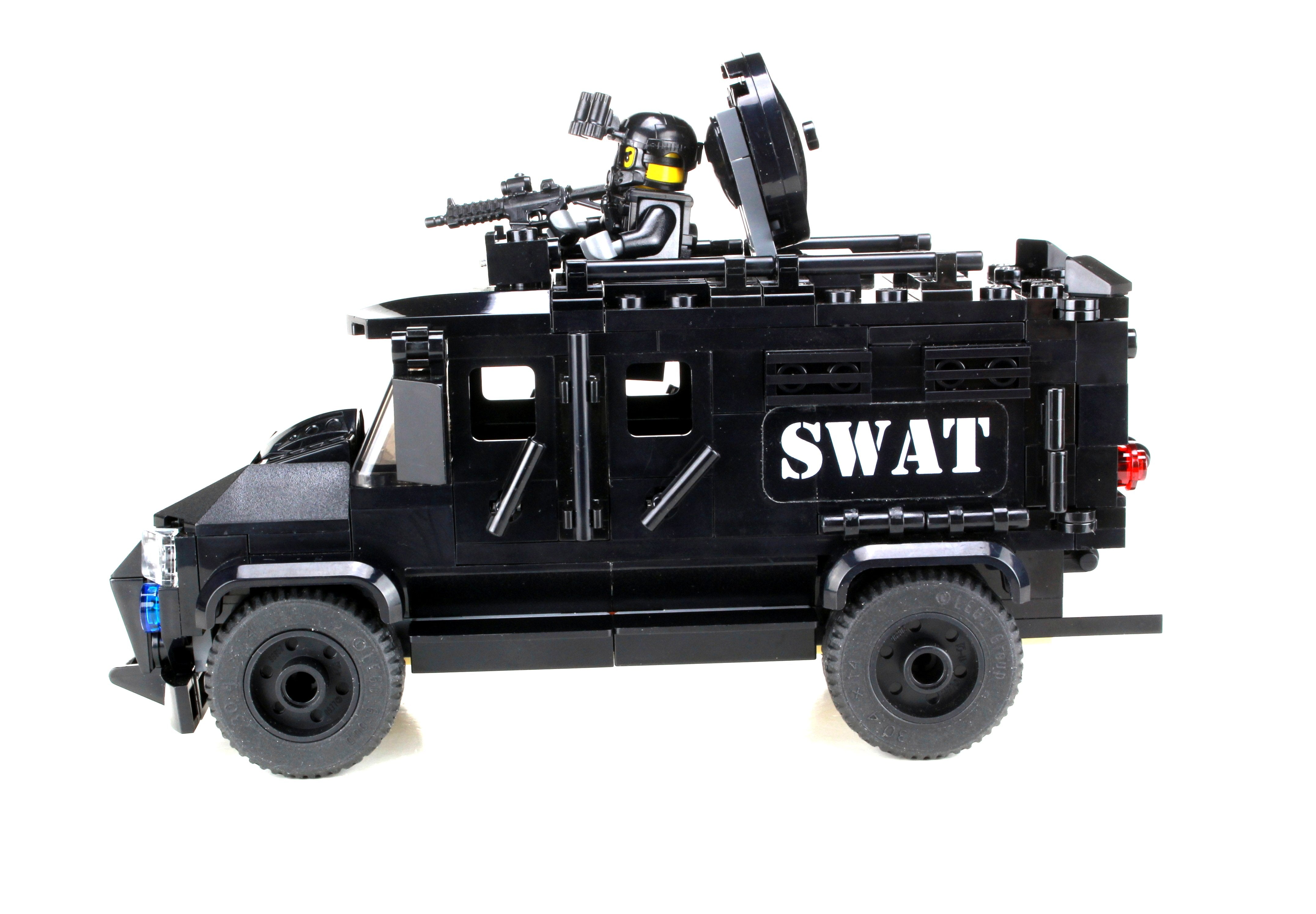 Battle Bricks Police SWAT Armored Truck NEW