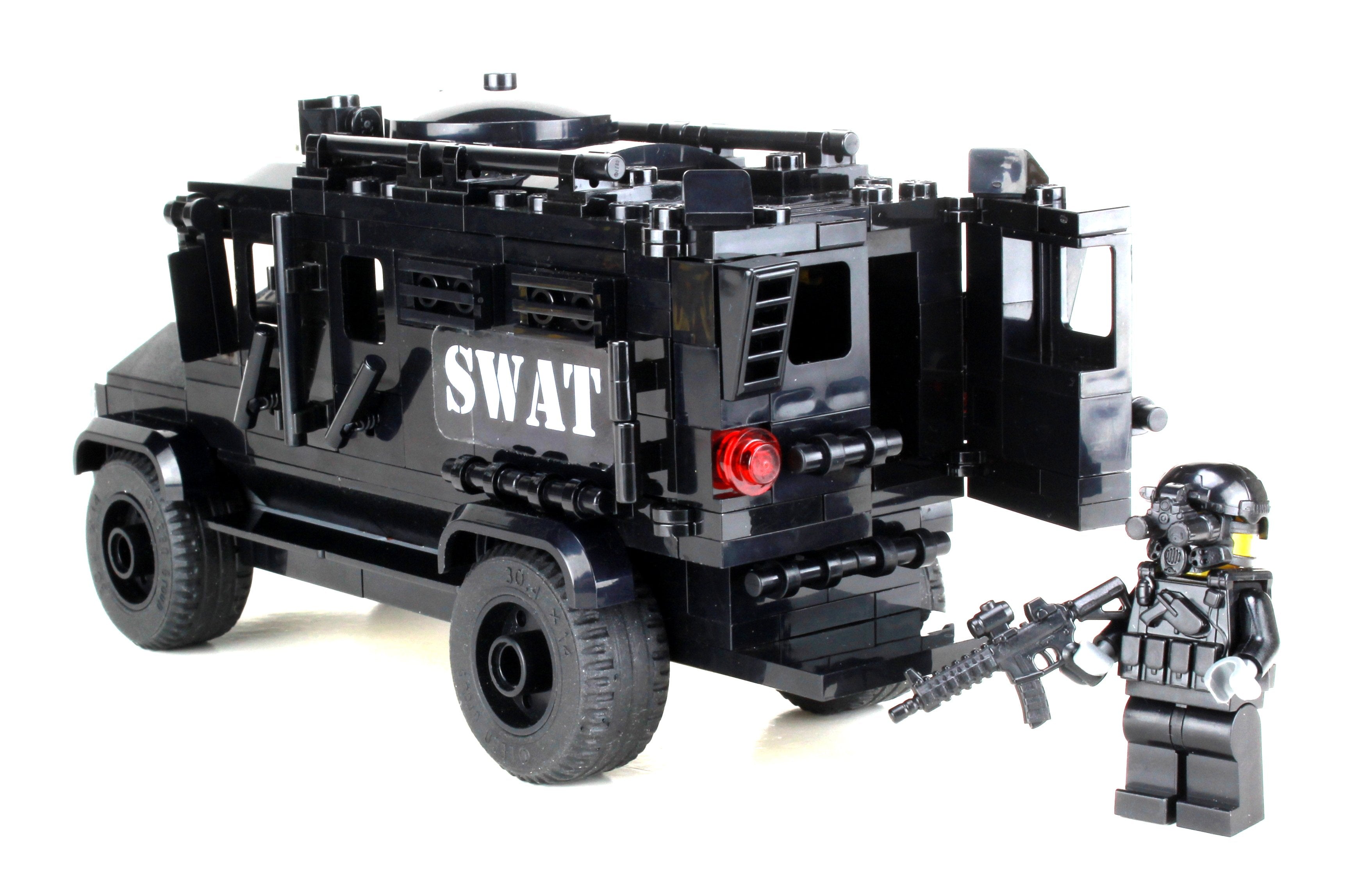 Battle Bricks Police SWAT Armored Truck NEW